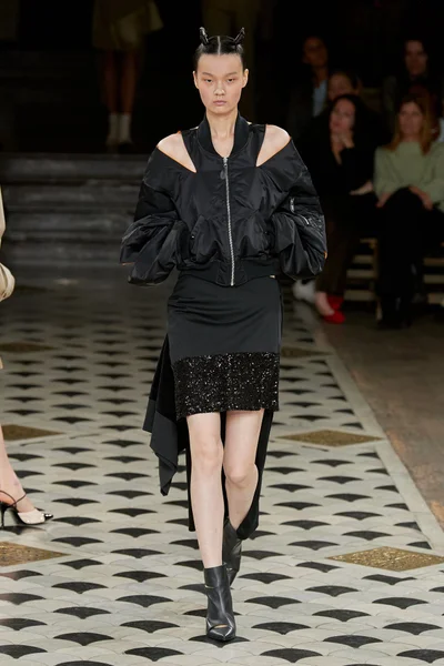 Look 27